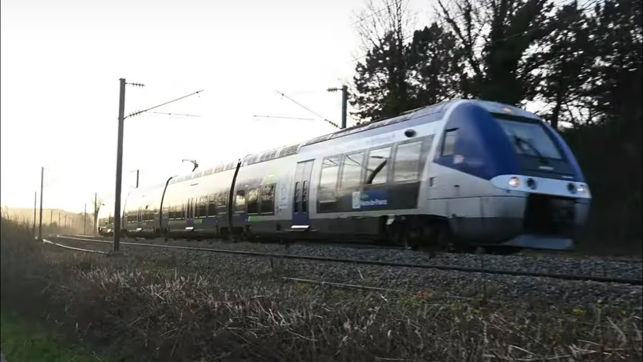 TER Z 27500 heads toward Calais Ville at sunset - Z 27500 au coucher du soleil.