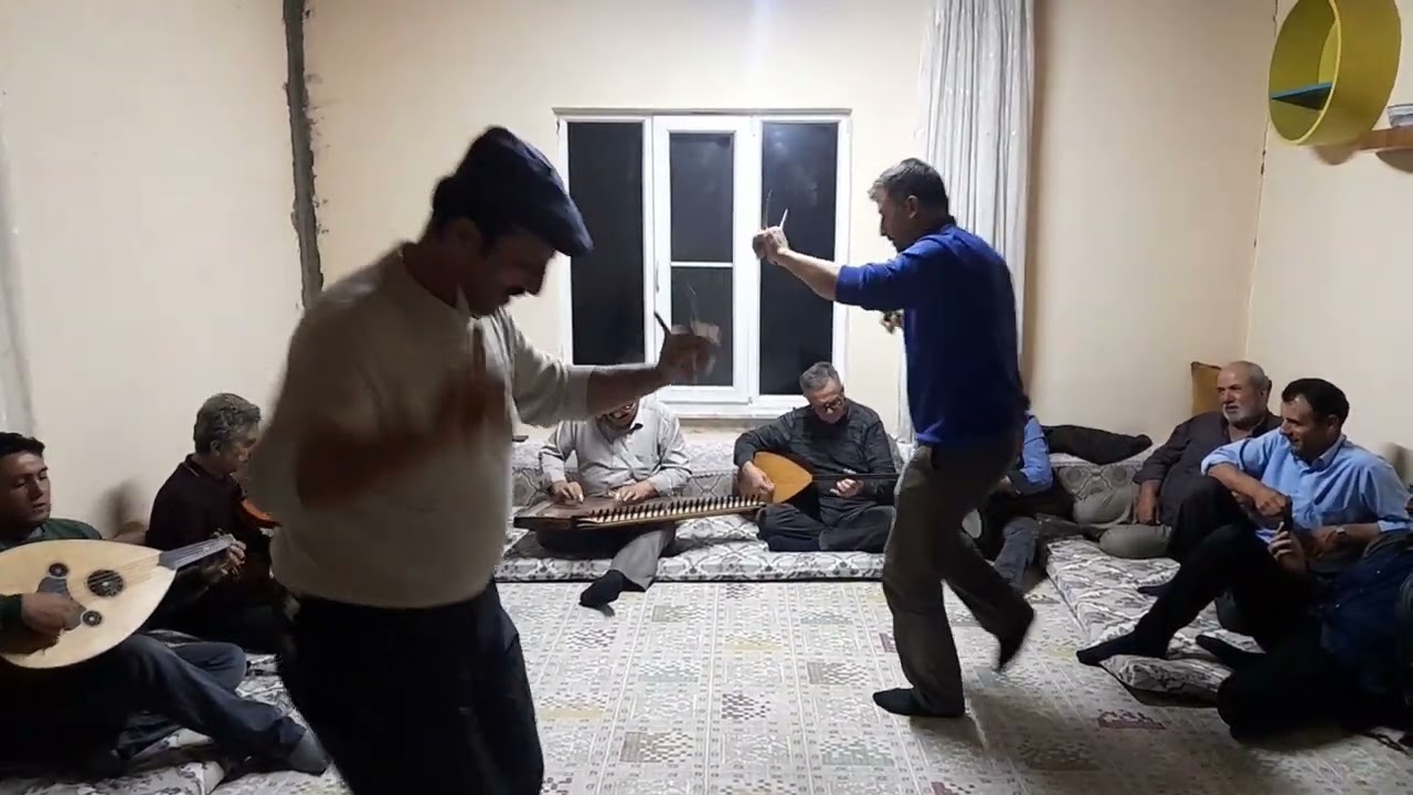 oynayanlar Ali Kaplan. garagöz Mehmet odabaşı. solist saim kayahan. küçükmuhsine köyü oturağı