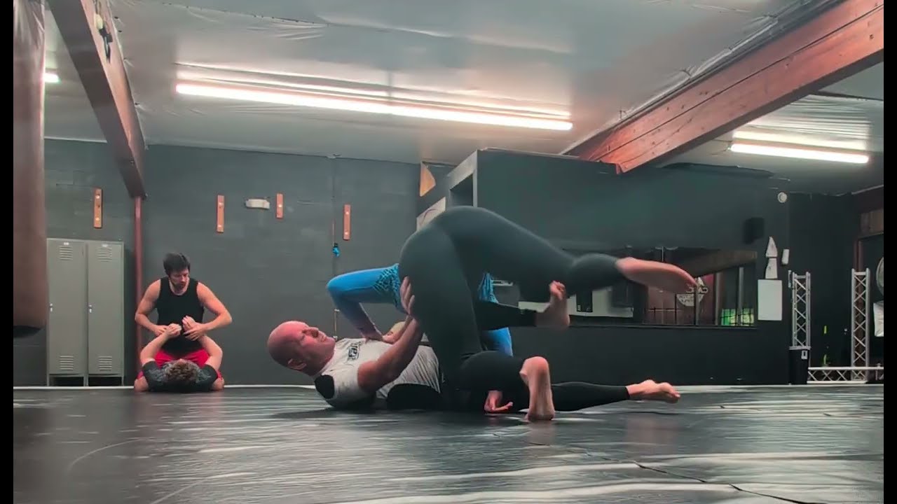 Warm up roll #dadvsdaughter #bjj 