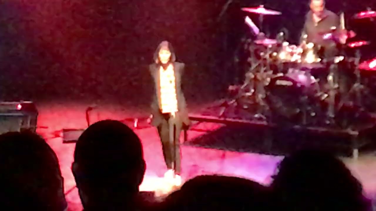 As Girls Go - Suzanne Vega live @ The Enmore Theatre