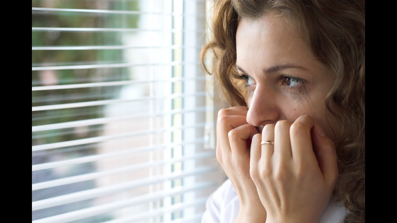 ما سمات الشخصية الخجولة؟ وكيف نتعامل معها؟ | لم الشمل