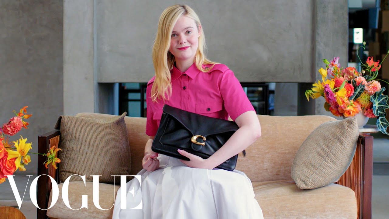 Что внутри сумки Coach у Элль Фаннинг | В сумке | Vogue