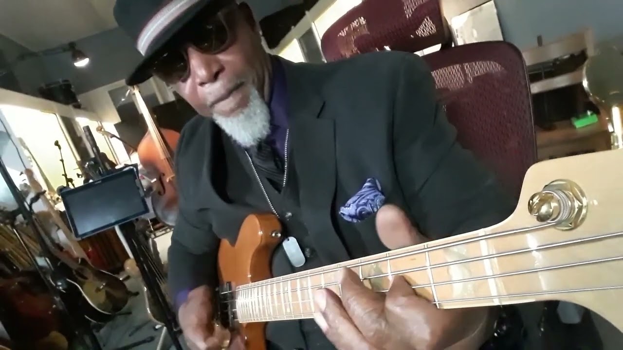 Cameo-Skin I'm In (Bass Cover) Fender Jazz Bass Deluxe FMT
