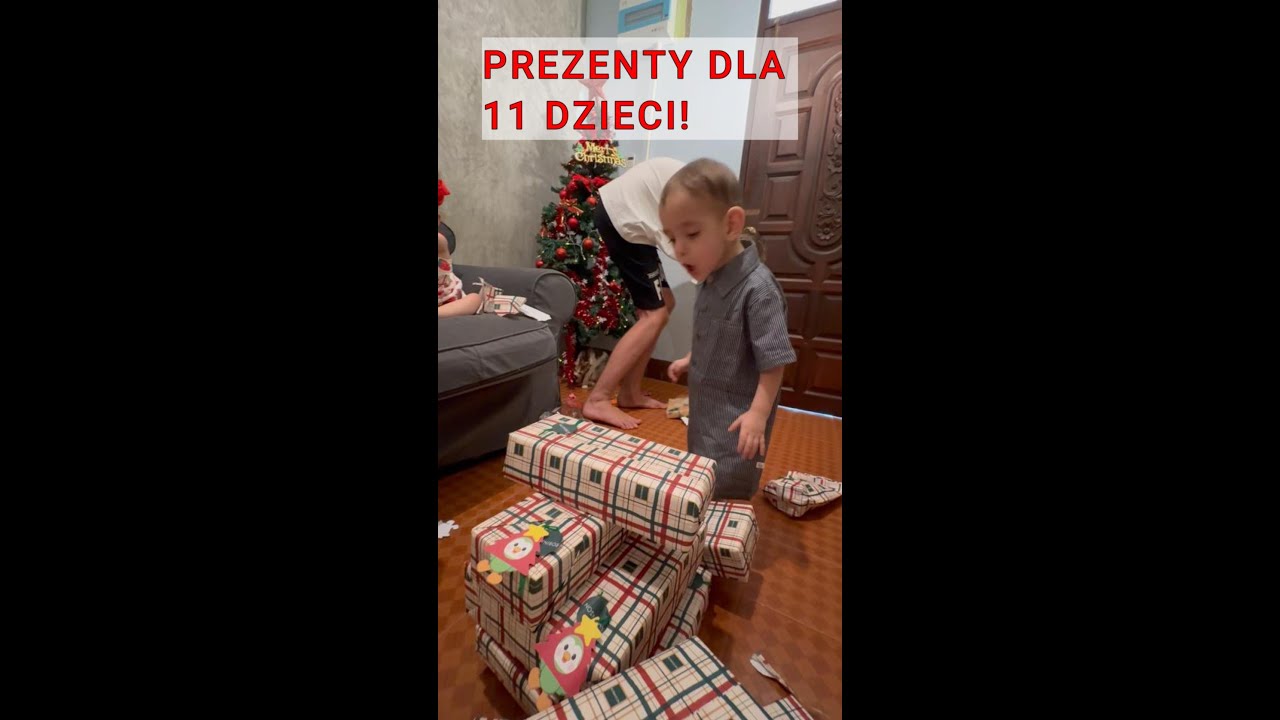 Наше Рождество: 11 детей и гора подарков! 🎄 Реакции бесценны.