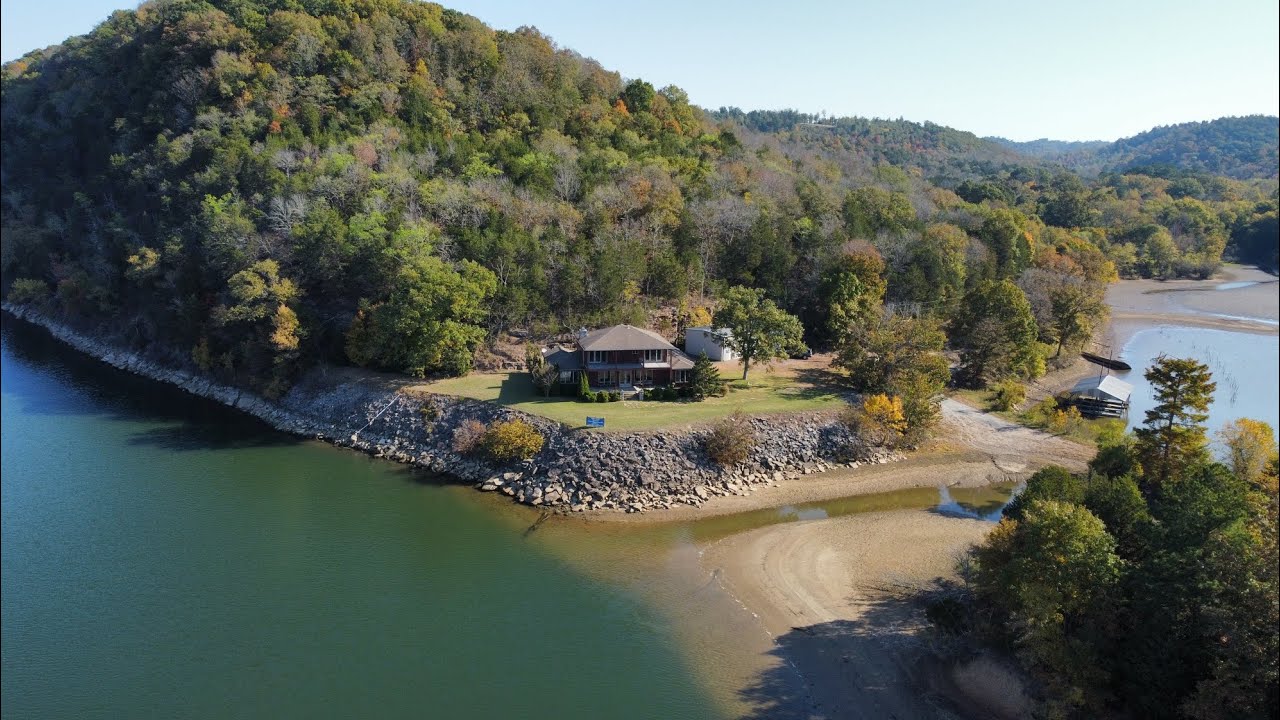 Stunning 1.5 million Dollar home for sale on Tennessee River. Property Tour.
