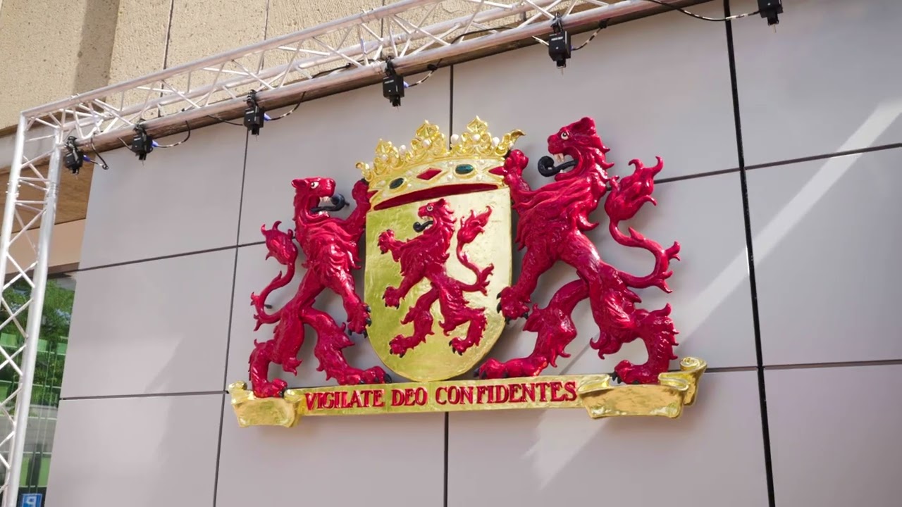 Onthulling wapenschild gerenoveerde provinciehuis| Provincie Zuid-Holland