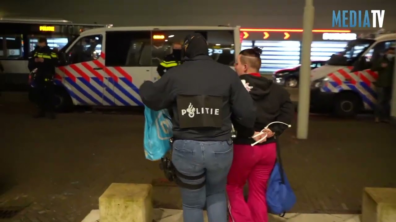 Grote politie inzet vanwege ontruiming kraakpand in Rotterdam-Alexander