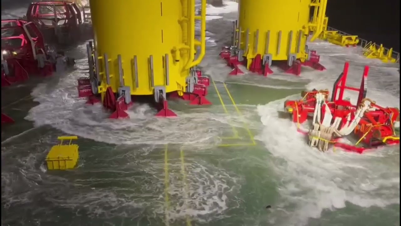 Storm Debi on board of HLV Seaway Alfalift.
