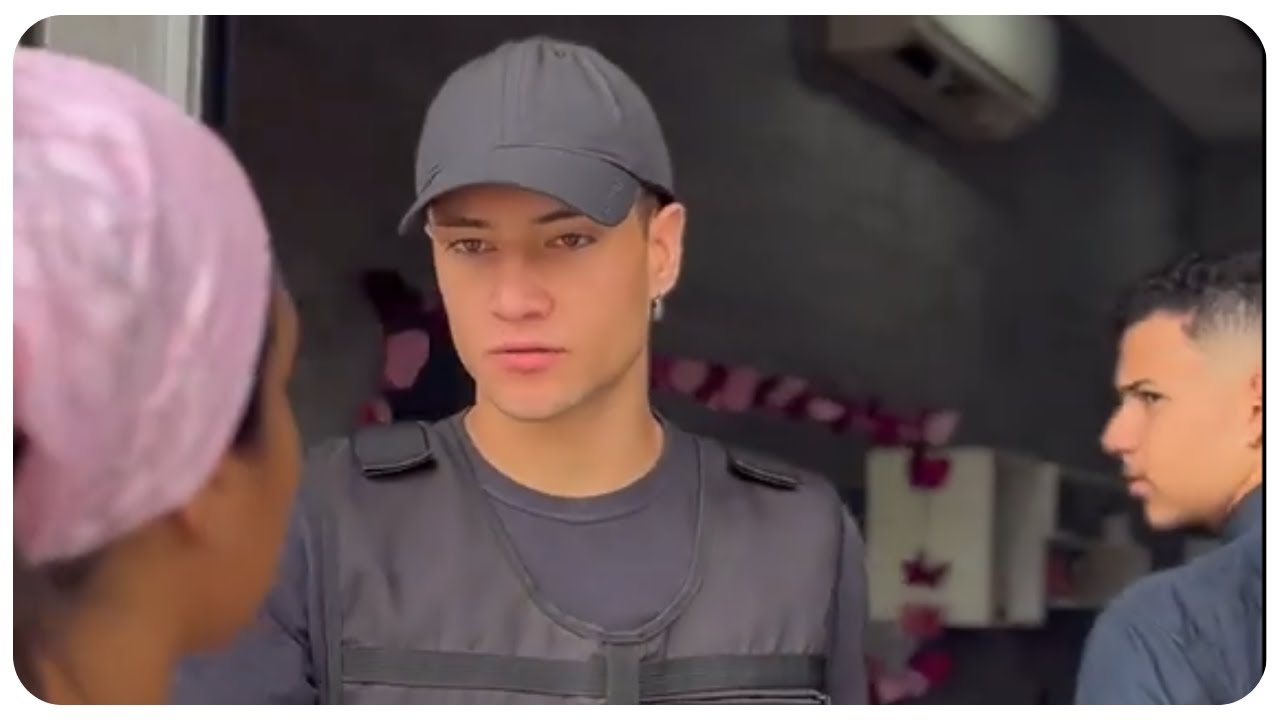 Ele julgou uma cliente pelo seu modo de se vestir. (FILME COMPLETO)