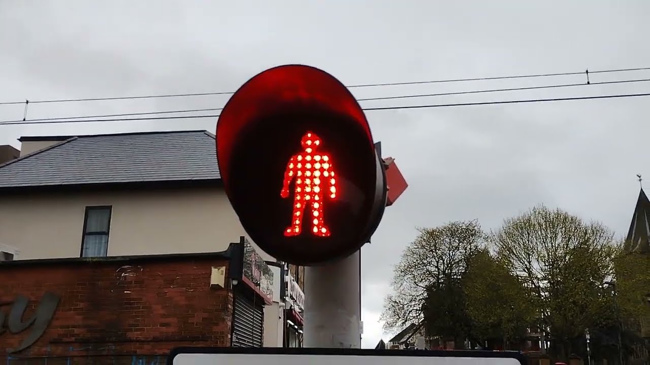 *Rare Crossing* Grays Level Crossing (Essex) (6/4/23)