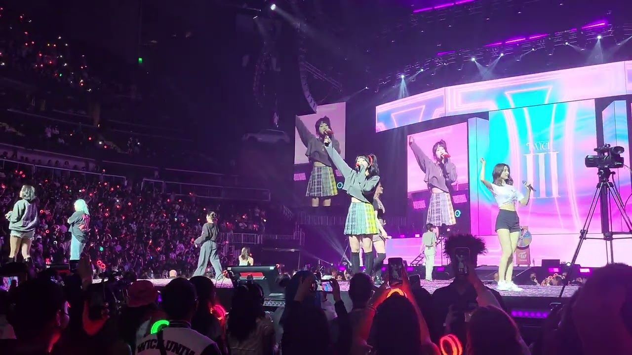 TWICE (트와이스) - TT - Twice III Tour Atlanta | 220224 [FANCAM]