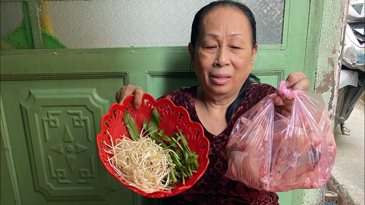 Hôm nay cả nha út ăn sương gà nấu cà ri ăn vơi bún ngon quá 