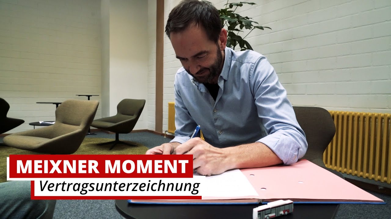 Meixner Moment - Stefan Meixner unterzeichnet seinen Vertrag als Busfahrer bei der VAG Nürnberg