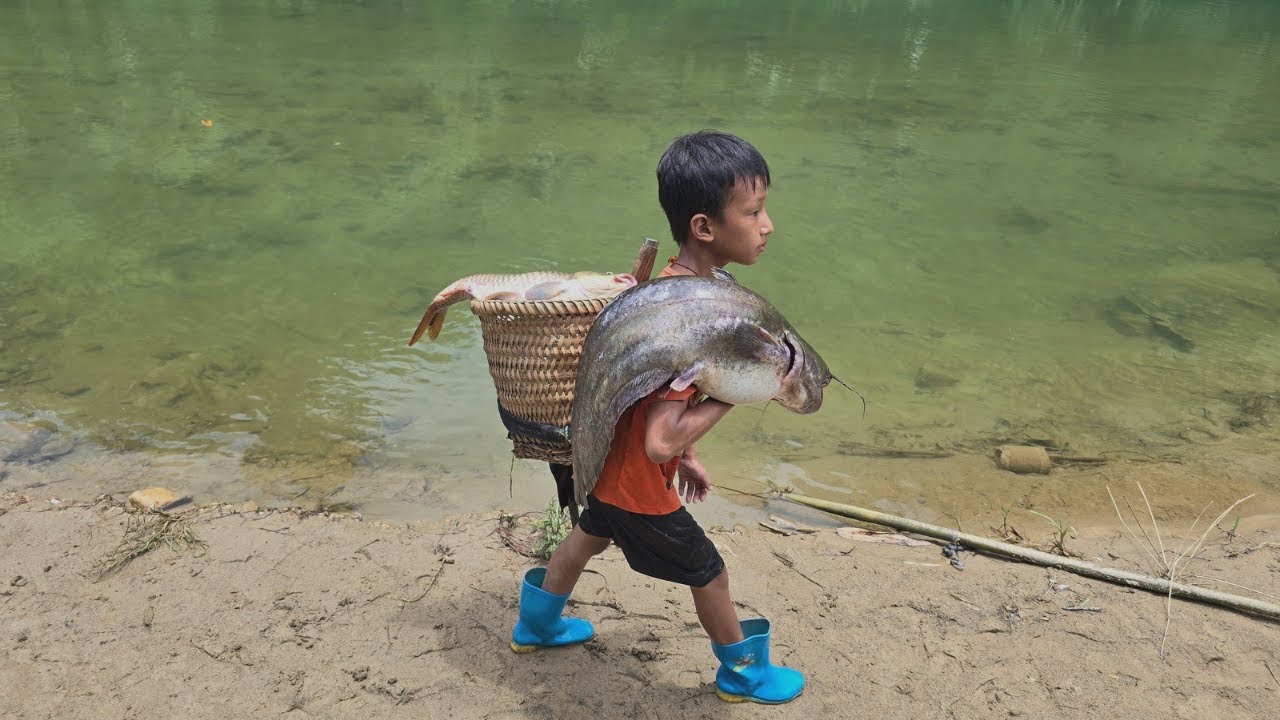 fishing skills, Highland boy khai caught a catfish weighing 8kg, Stream fishing techniques