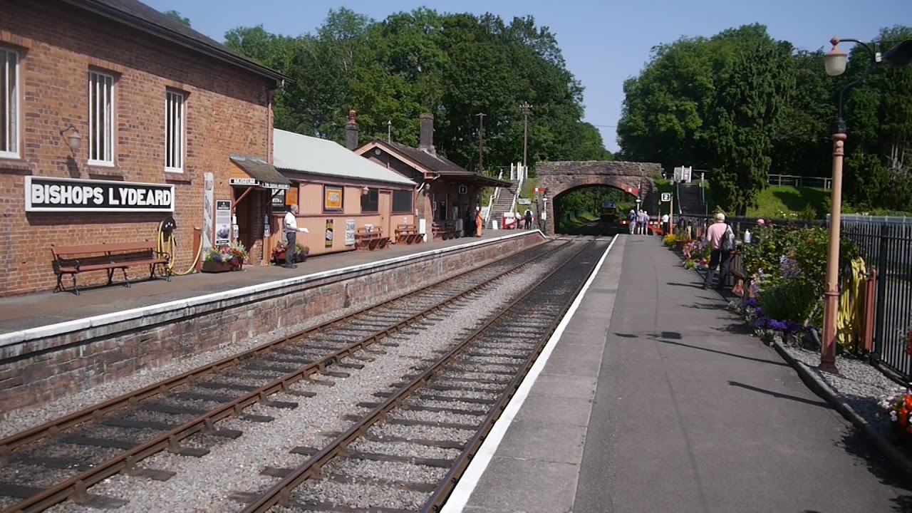 D7018 Class 35 Hymek Diesel