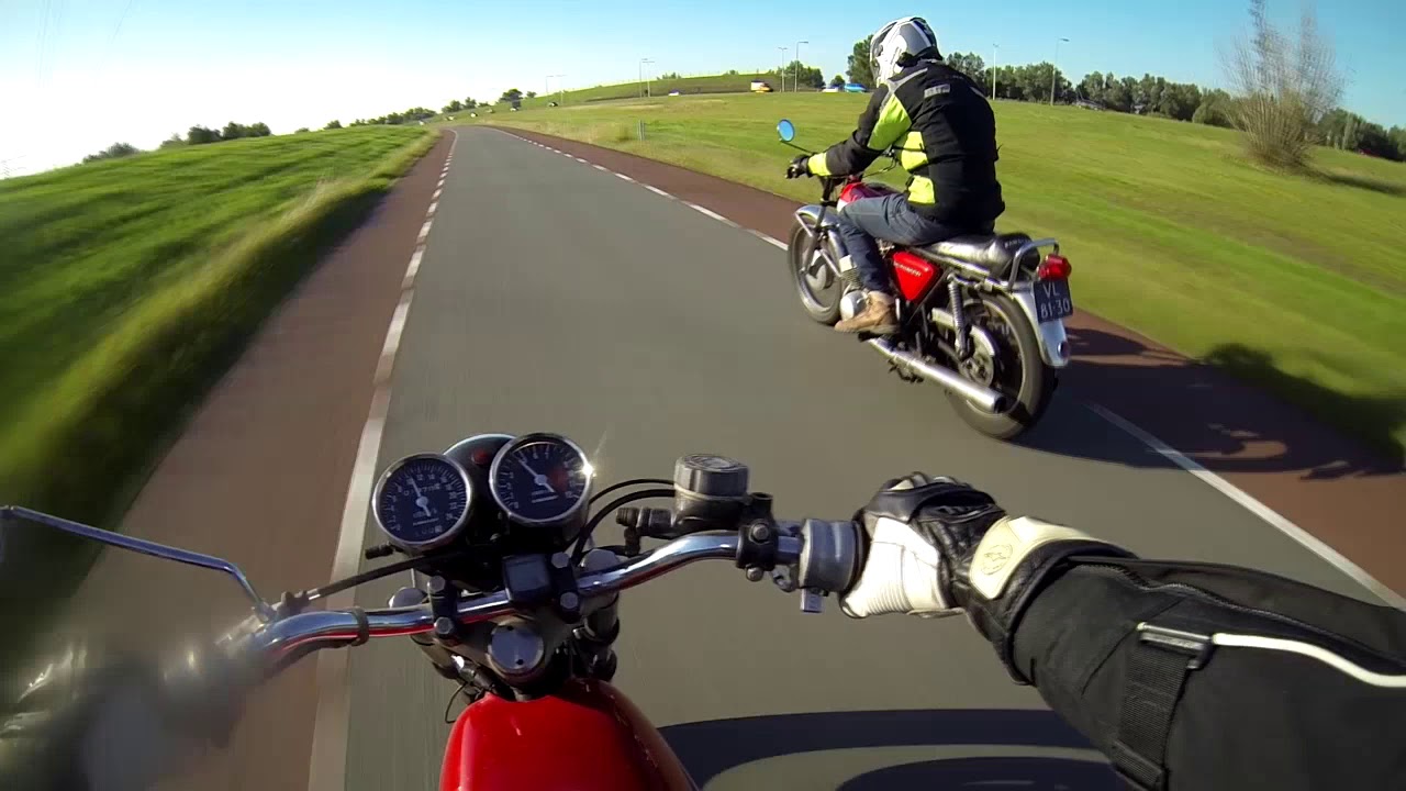 Kawasaki MACH III H1 500 triple twin chase