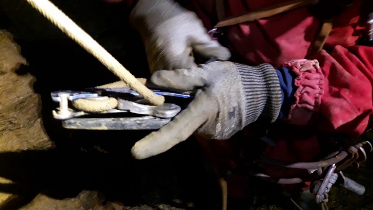 Descensor para espeleolog&iacute;a NUEVO Petzl Stop con freno. ATENCI&Oacute;N