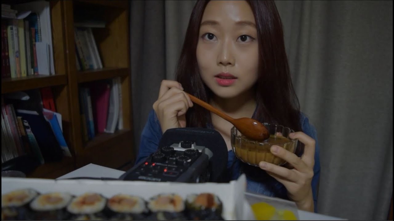 [한국어 ASMR] 스쿨푸드 김밥 잇팅 사운드 Kimbab Eating Sound