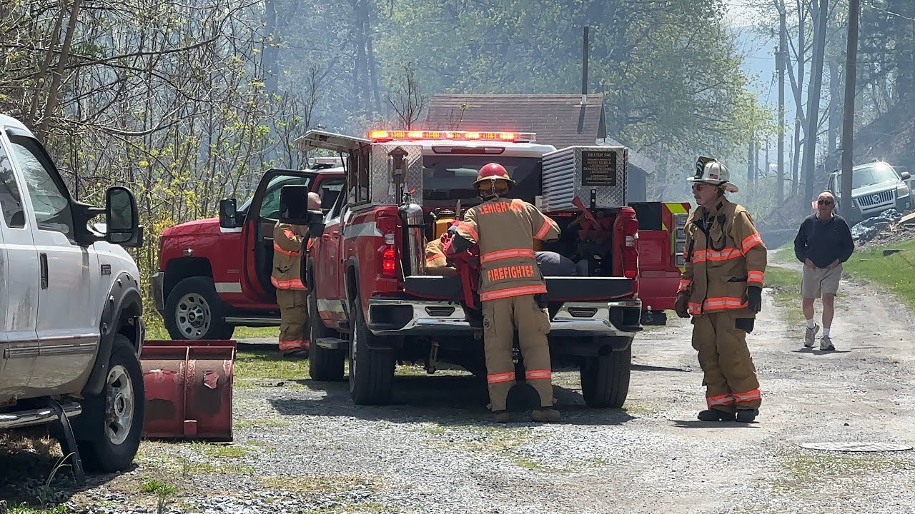 Brush Fire Burns Behind Homes, Lehighton, Pennsylvania - 4.20.25