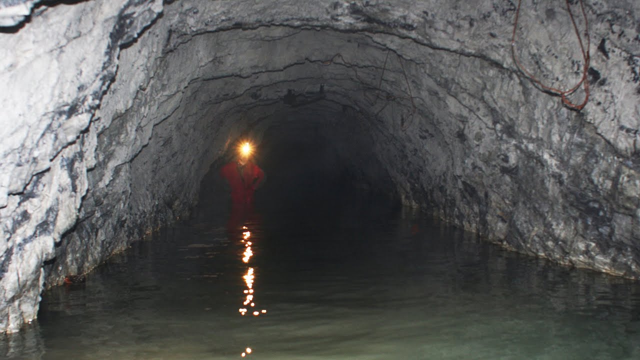 Vajont. Galleria dismessa ex scarico Lago 