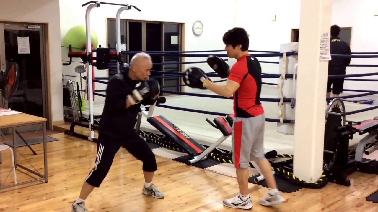 【ミット打ち】安部さん(50代後半) トレーニング風景