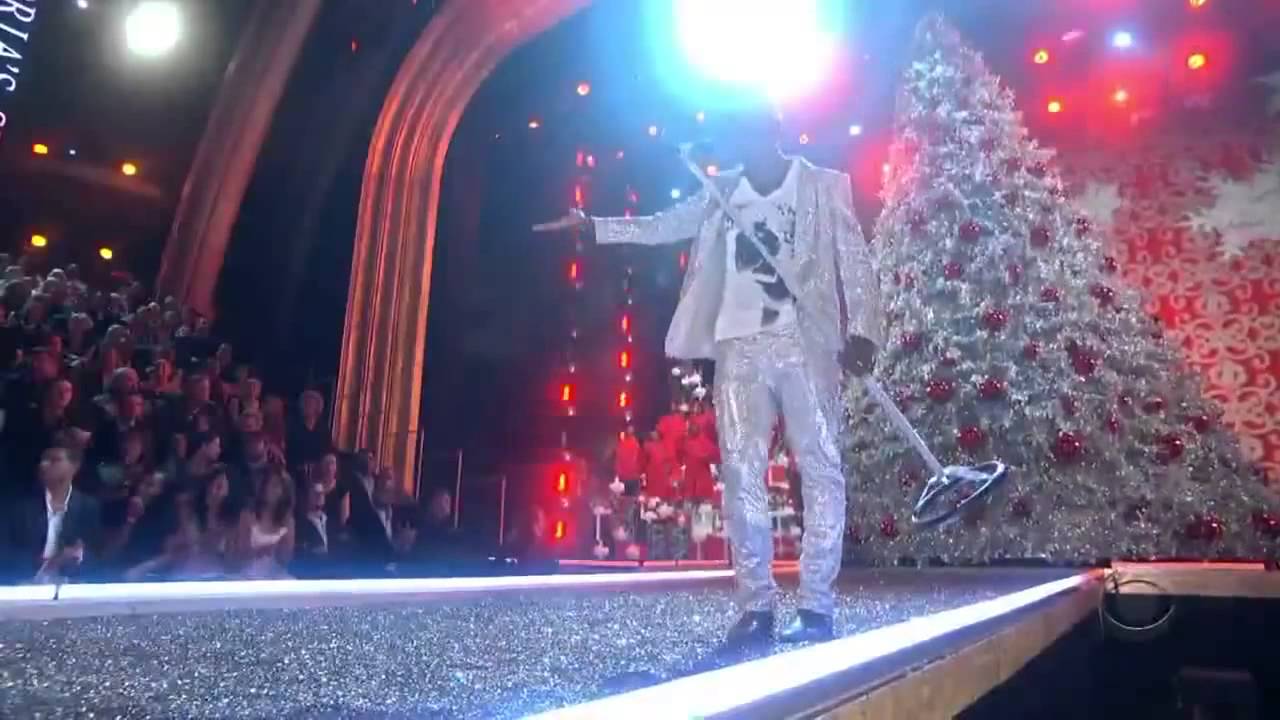 Victoria's Secret Fashion Show 2007 -Seal (Amazing)