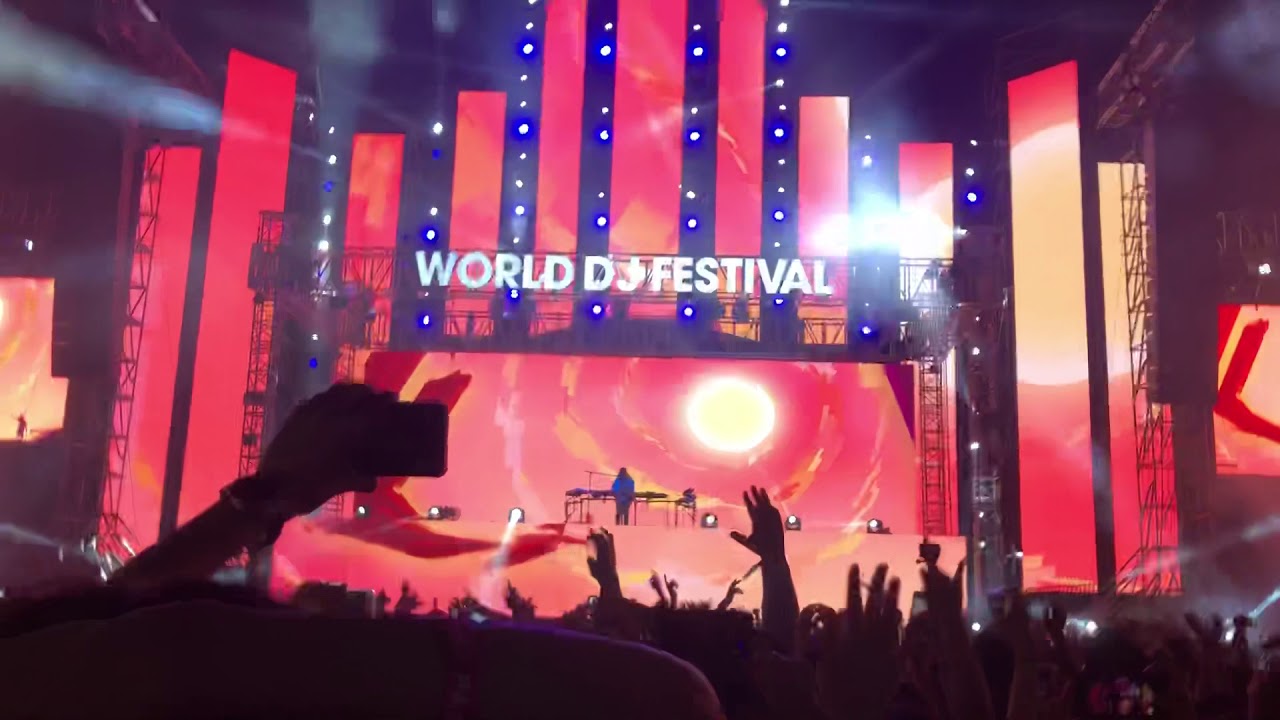 Porter Robinson - Intro x Sad Machine @ World DJ Festival 2018 LIVE