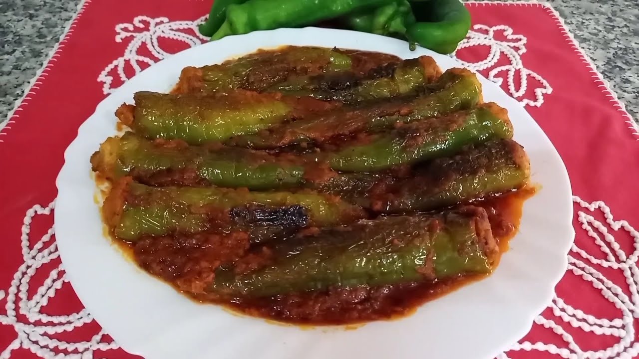 #pimientosverdes# #rellenos#de #carne# en #salsa# #detomate#