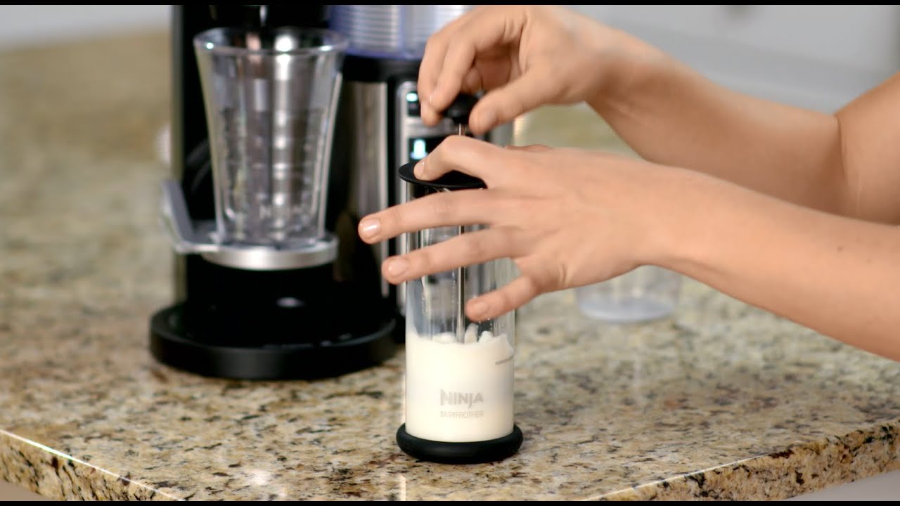 Использование вспенивателя Ninja Easy Frother™
