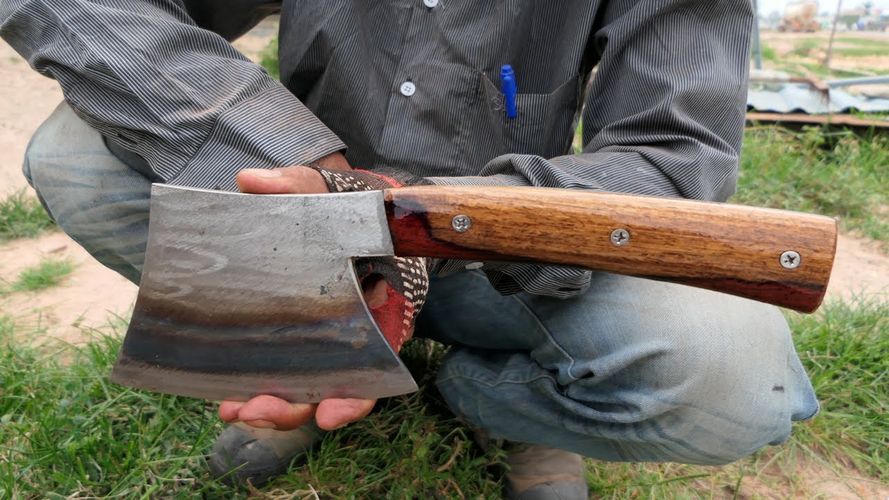 BLACKSMITHING / MAKING A BIG-BONE-CUTTING AXE FOR YOUR KITCHEN