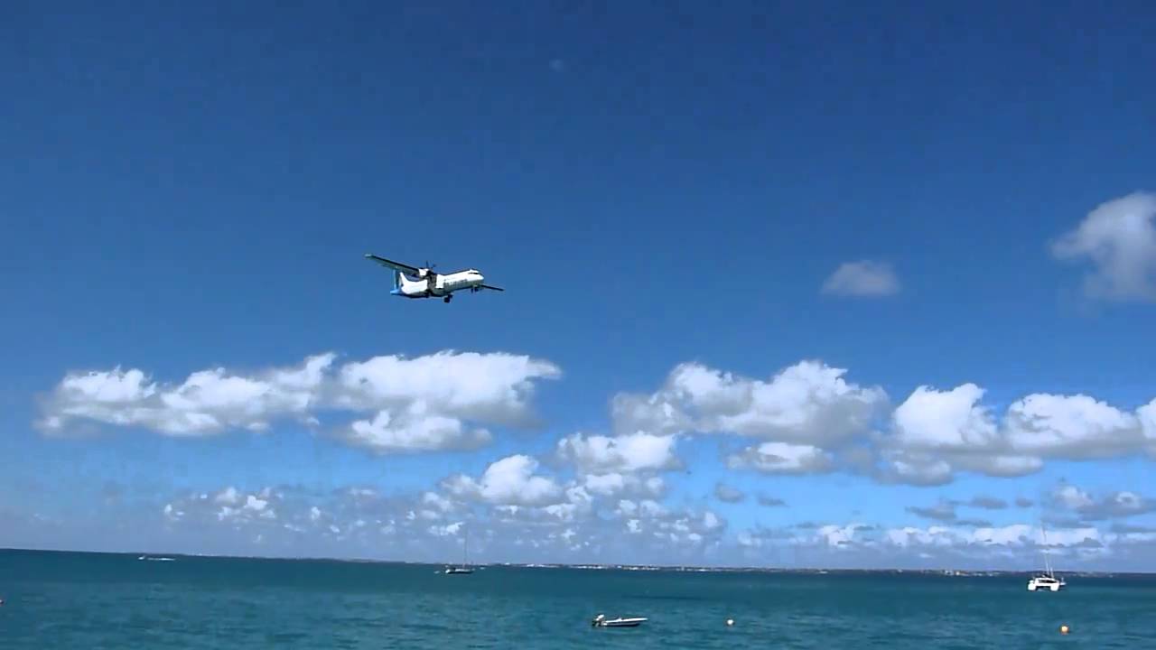 Atterrissage ATR Air Caraïbes à St Martin Grand Case - Landing St-Maarten