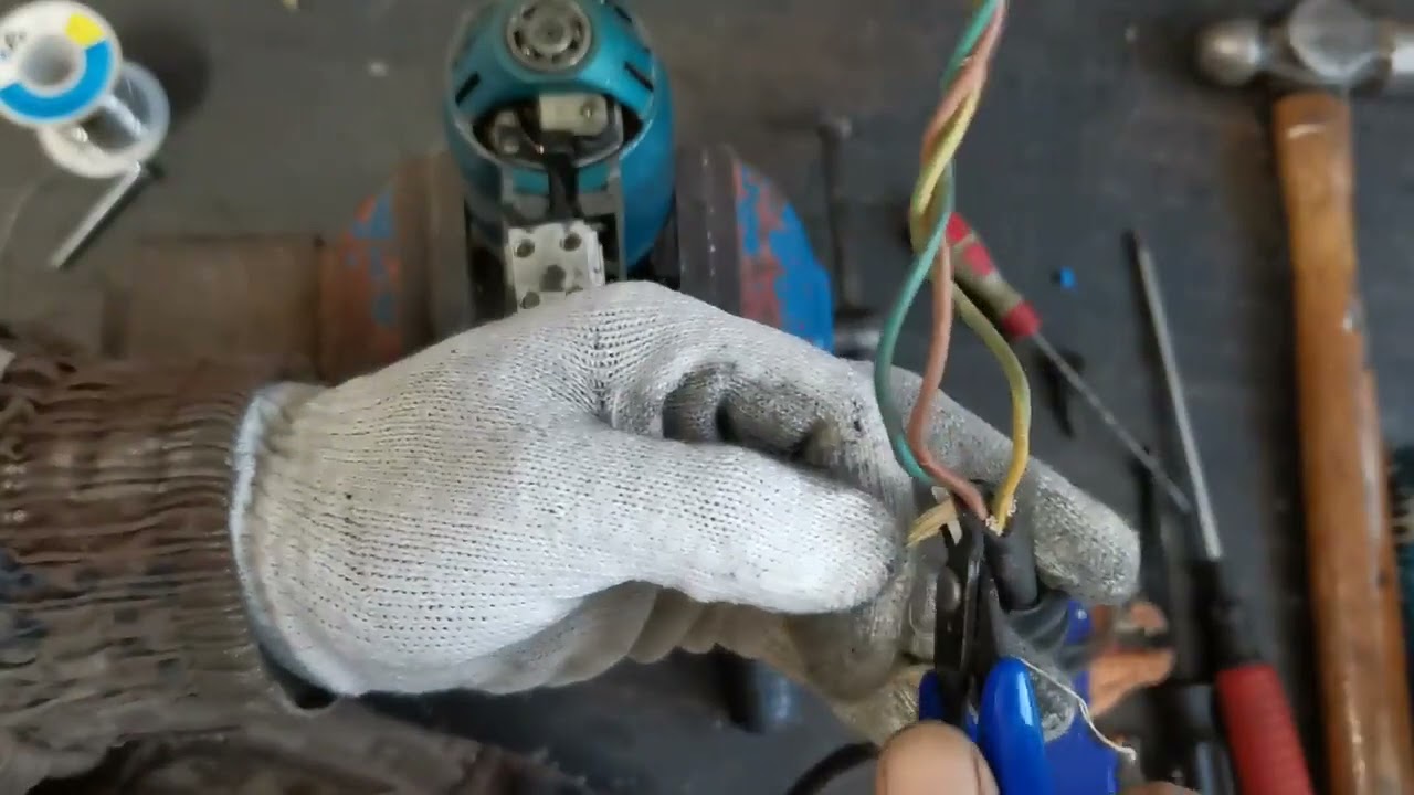 铝壳手电钻修好了！现在可以转了！就是旋转方向是反的