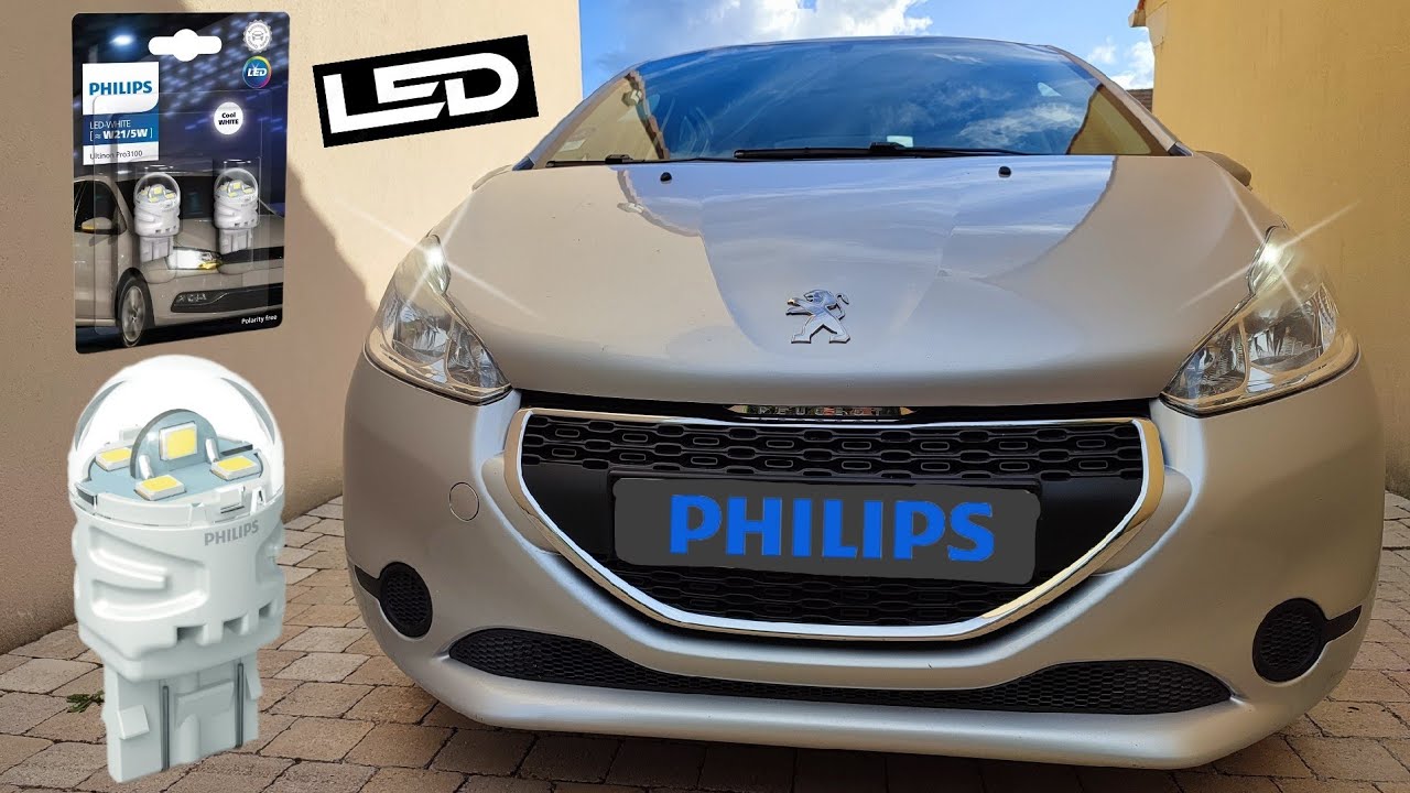 💡 Установка + проверка габаритных огней на Peugeot 208. Светодиодные лампы Philips.