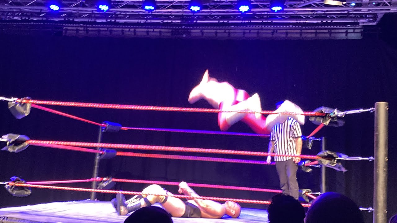 Joey Scott v Fabio