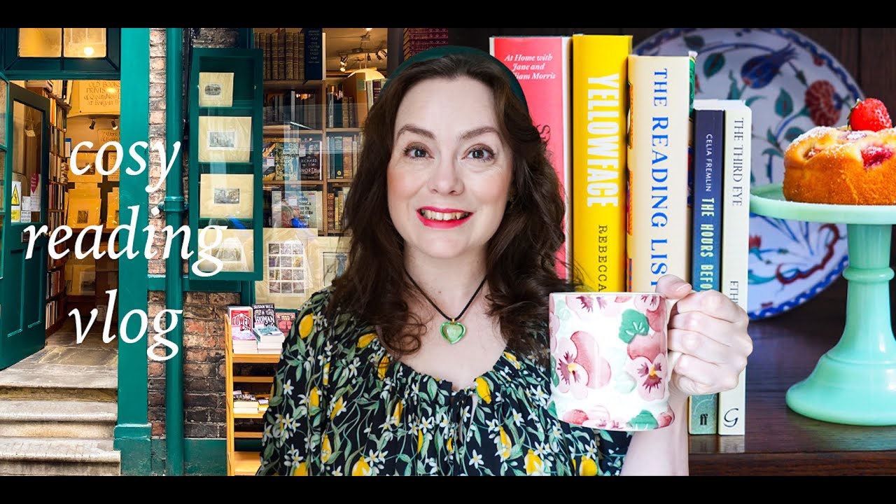 COZY VLOG / Book Shopping in York, Baking Banana Cake and Reviewing Books 📚 ❤️