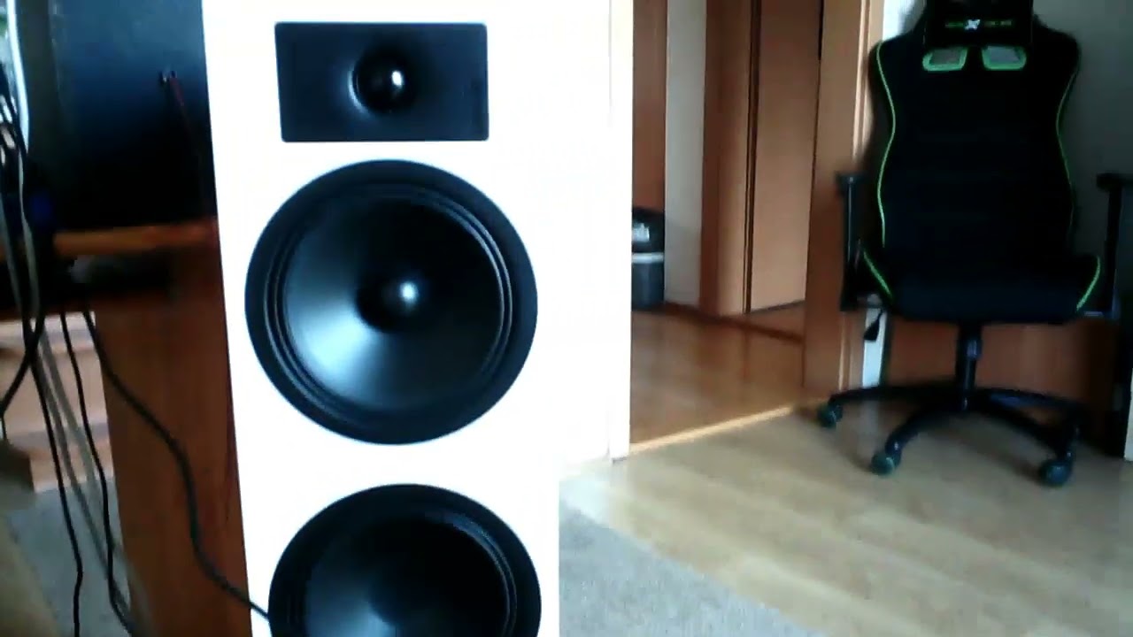 Indiana Line Tesi 5 sound demo Yamaha A-S501 in another room :-)