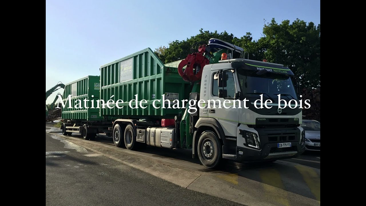 Chargement au camion Grue de bois Foucault Recyclage