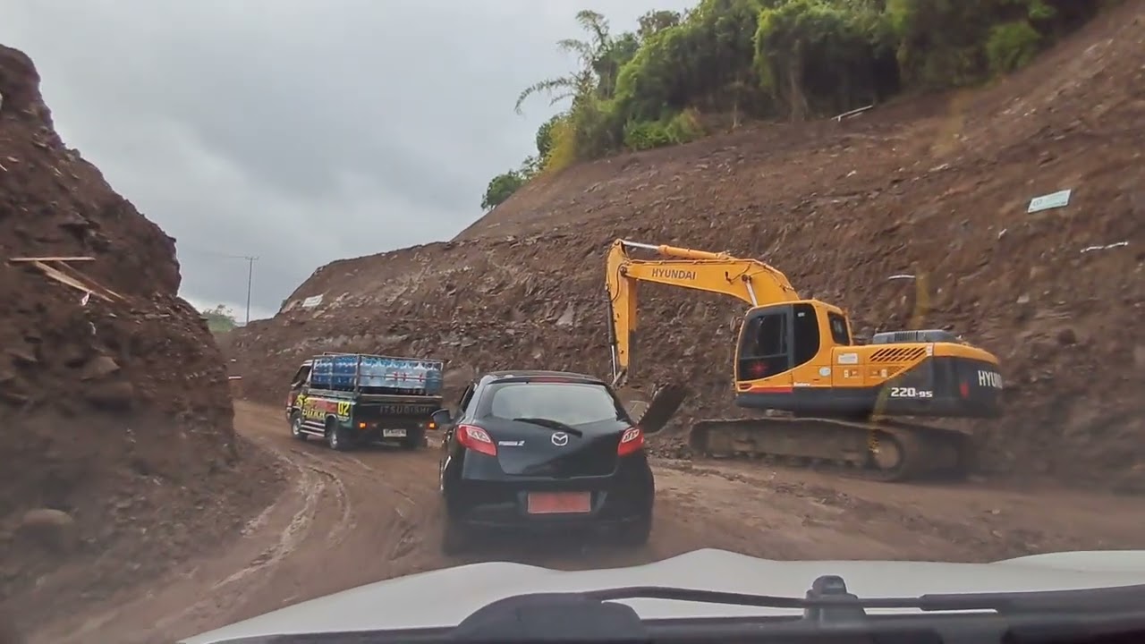 Jalan menuju maluk, posisi di polamata. KSB