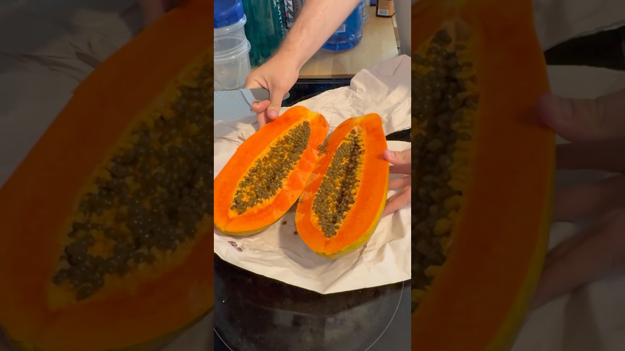 How To Cut A Papaya - EASY 🥭 #food #papaya #guide #howto #tutorial