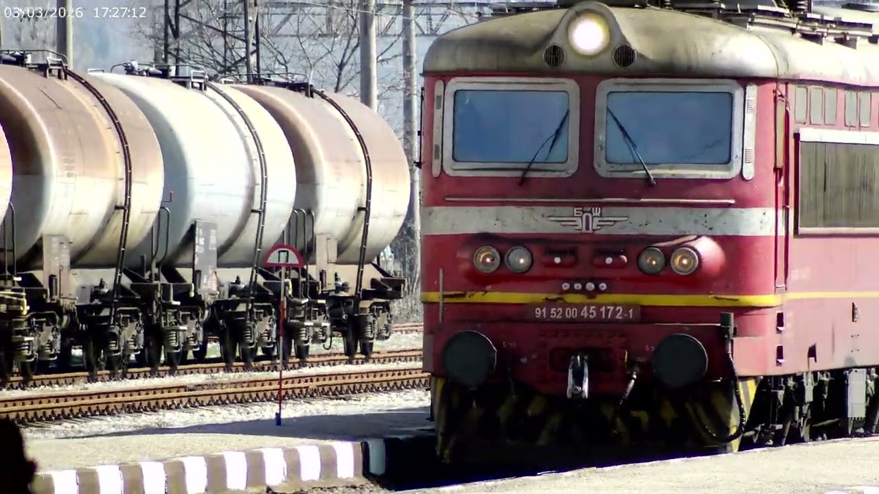 Пътнически влак 45 172 за Монтана пристига на гара Враца.