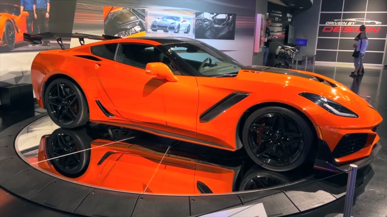 Corvette ZR1 at the Corvette Museum, on CarTurner Turntable