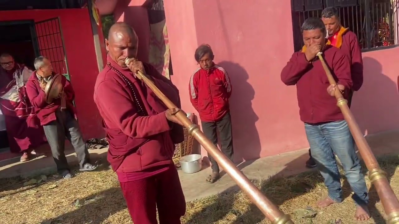 तामाङ सास्कृति अनुसार घेवा (मृत्यु पस्च्यत गर्ने सस्कर) डेन्सि  गर्दै लामा