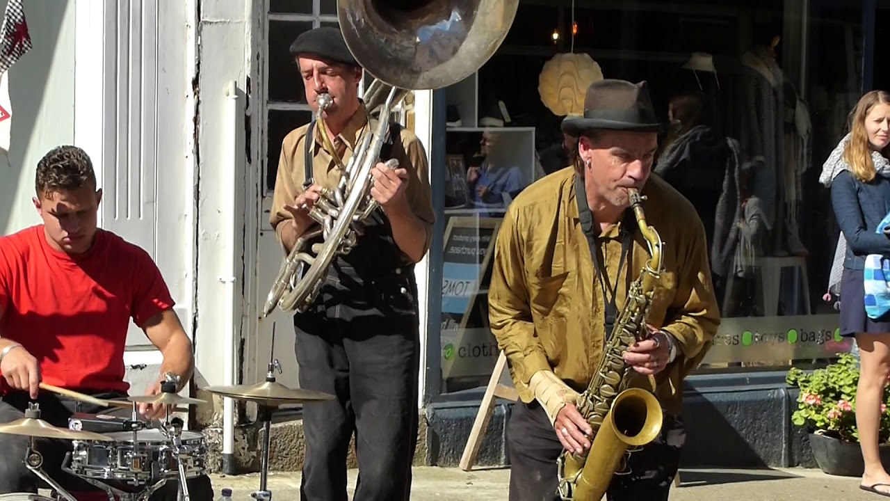 Swervy World Street Band 