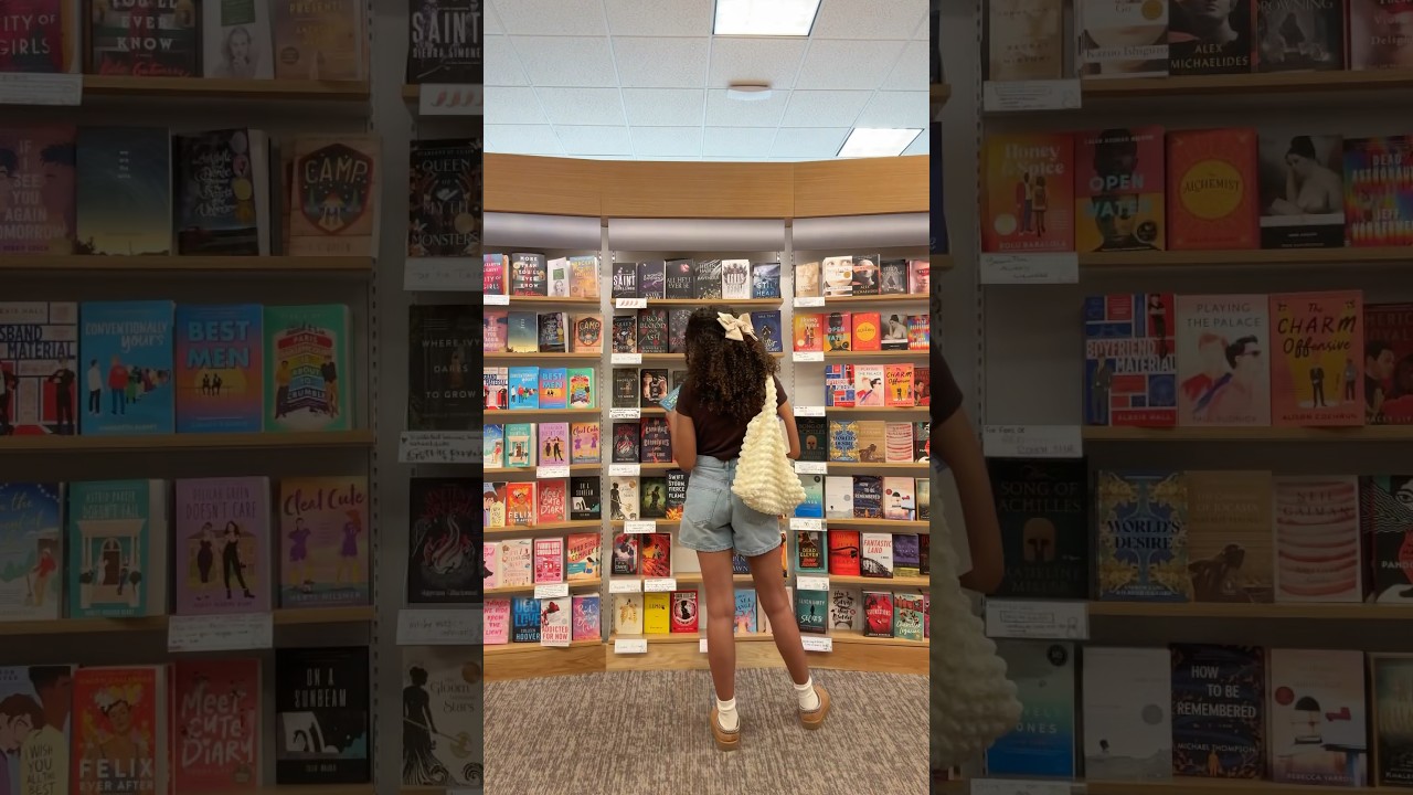 which fall books are your favs??🍂 #fallreading #fall #shorts