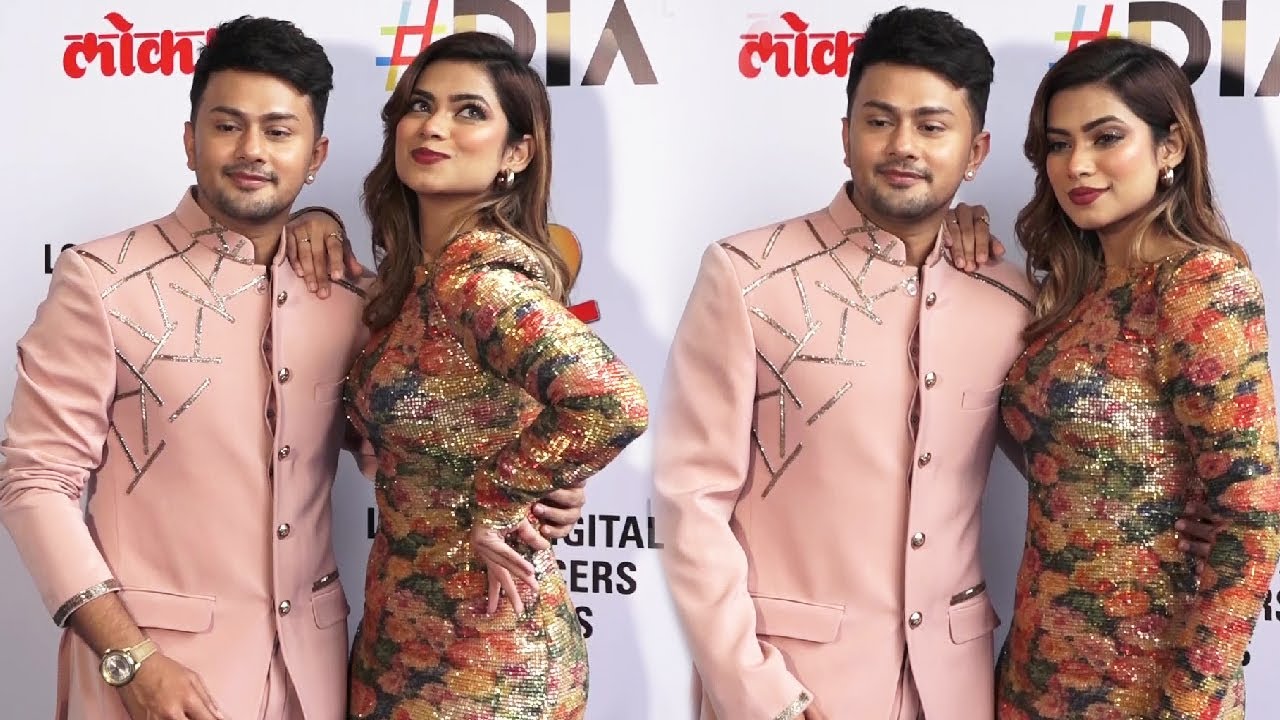 Romantic Couple Awez Darbar And Nagma Mirajkar Happily Pose At Lokmat Digital Influencer Awards 2021