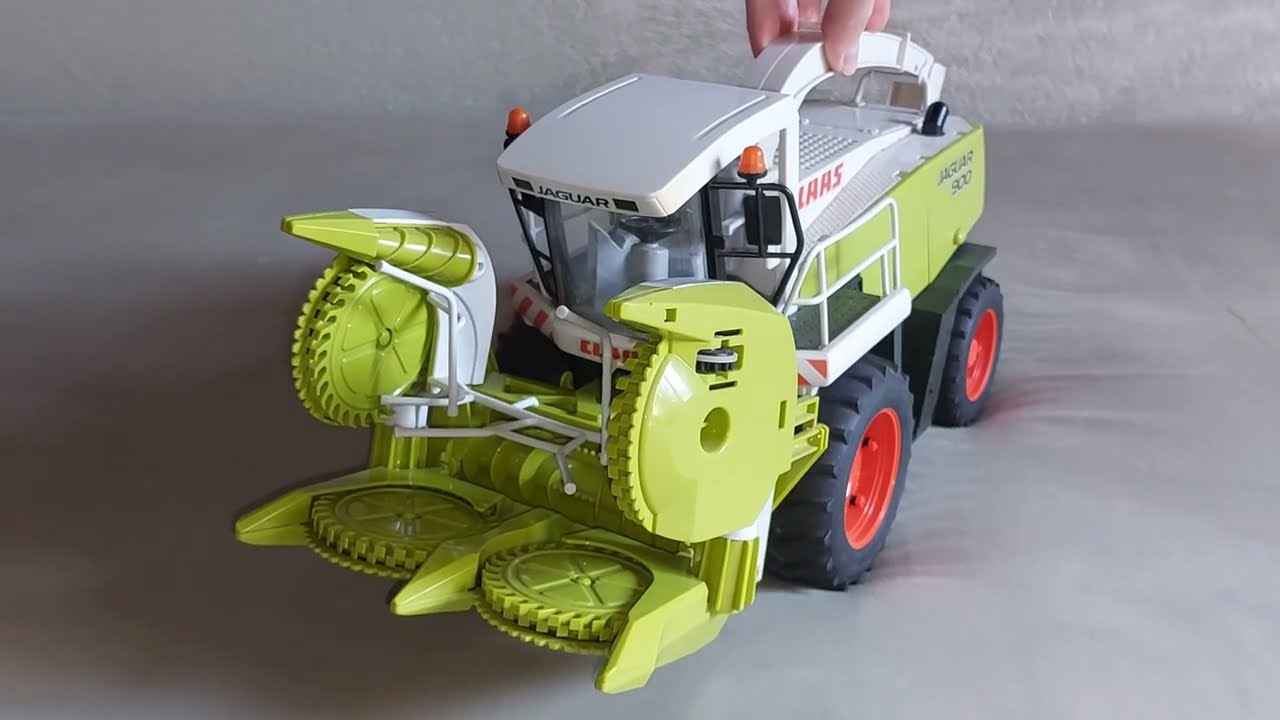 BRUDER Claas Jaguar 900 Feldhäcksler