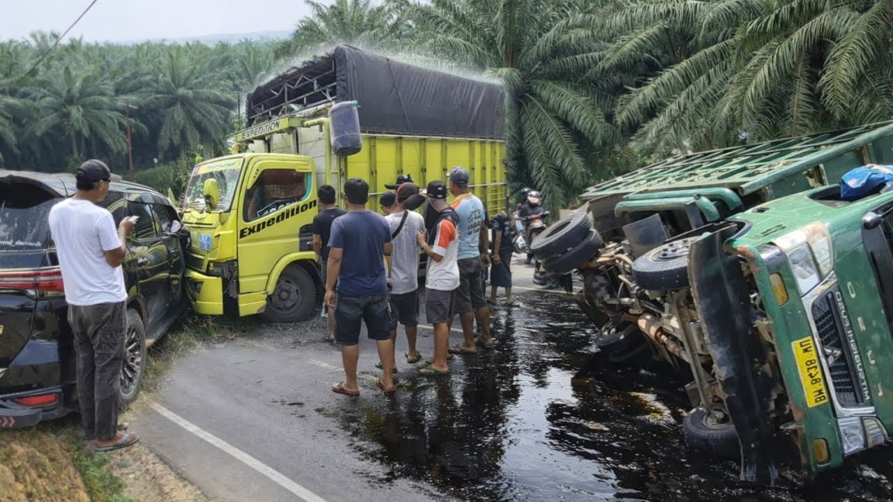 Insiden Kecelakaan Hari Ini‼️Truck Vs Mobil Fortuner Adu Banteng