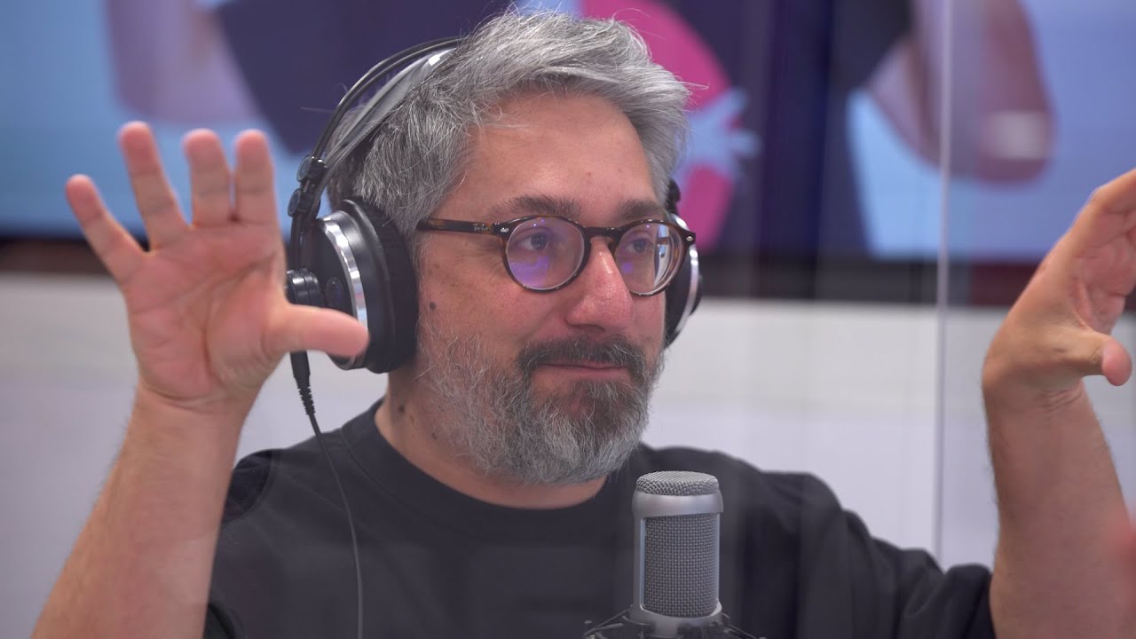 Rádio Comercial | Protege os seios e põe o ananás direito! - O Homem Que Mordeu o Cão