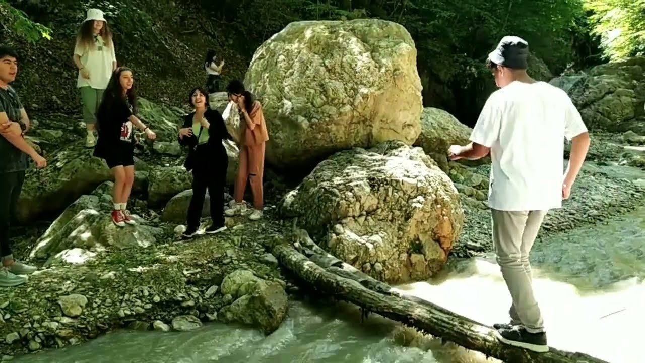 Quba, Yuxarı Xanəgah kəndi. Qız-oğlan şəlaləsi.(29 May 2022).