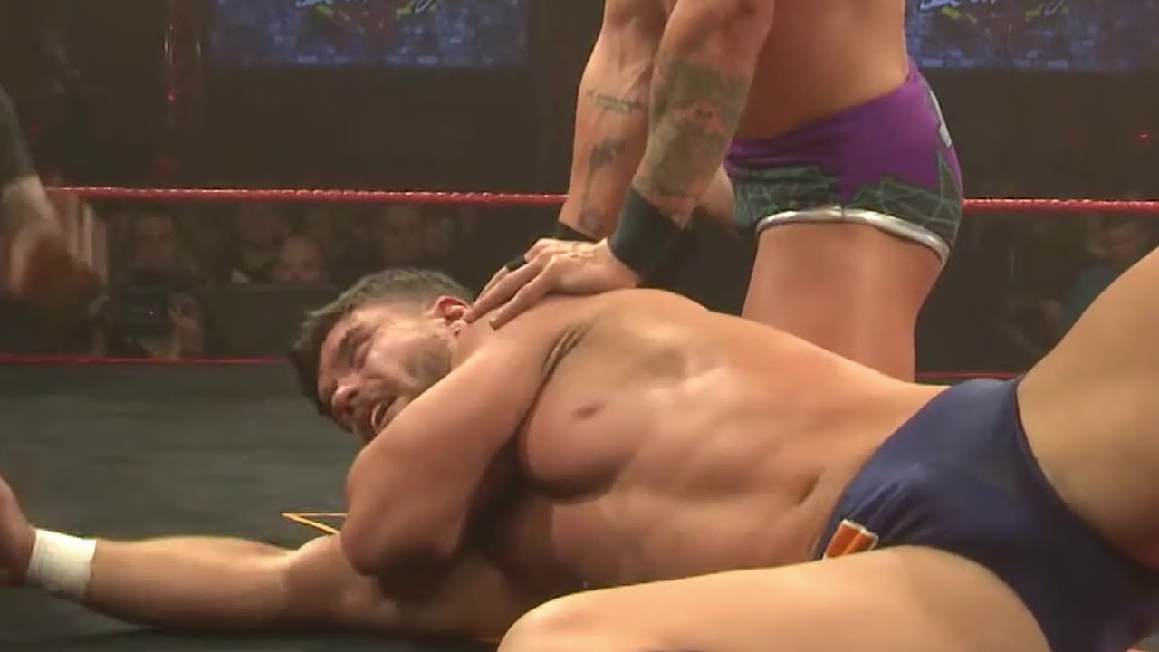 Hot Wrestling Match: JD McDonagh vs. Kenny Williams